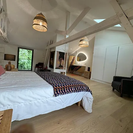 Demeure De Charme Vue Riviere Piscine Parking Bed & Breakfast